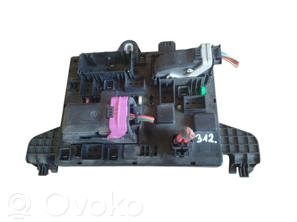Opel Astra J Drošinātāju bloks 