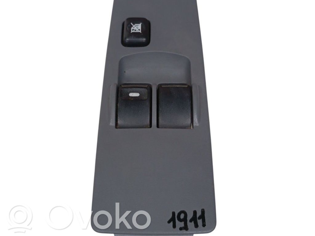 Mitsubishi Colt Electric window control switch 