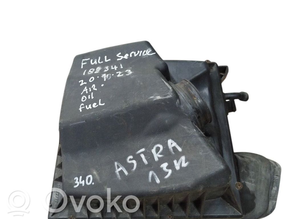 Opel Astra J Air filter box 