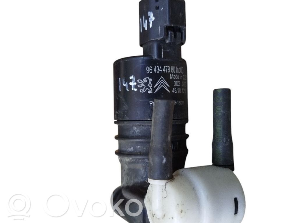 Citroen C4 I Windscreen/windshield washer pump 