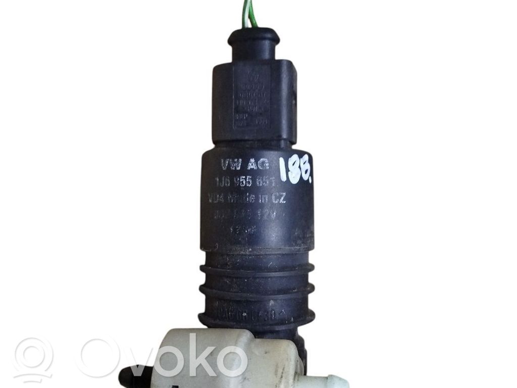 Volkswagen Golf III Windscreen/windshield washer pump 