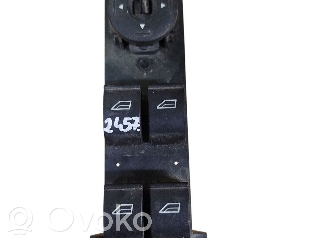 Ford C-MAX I Electric window control switch 