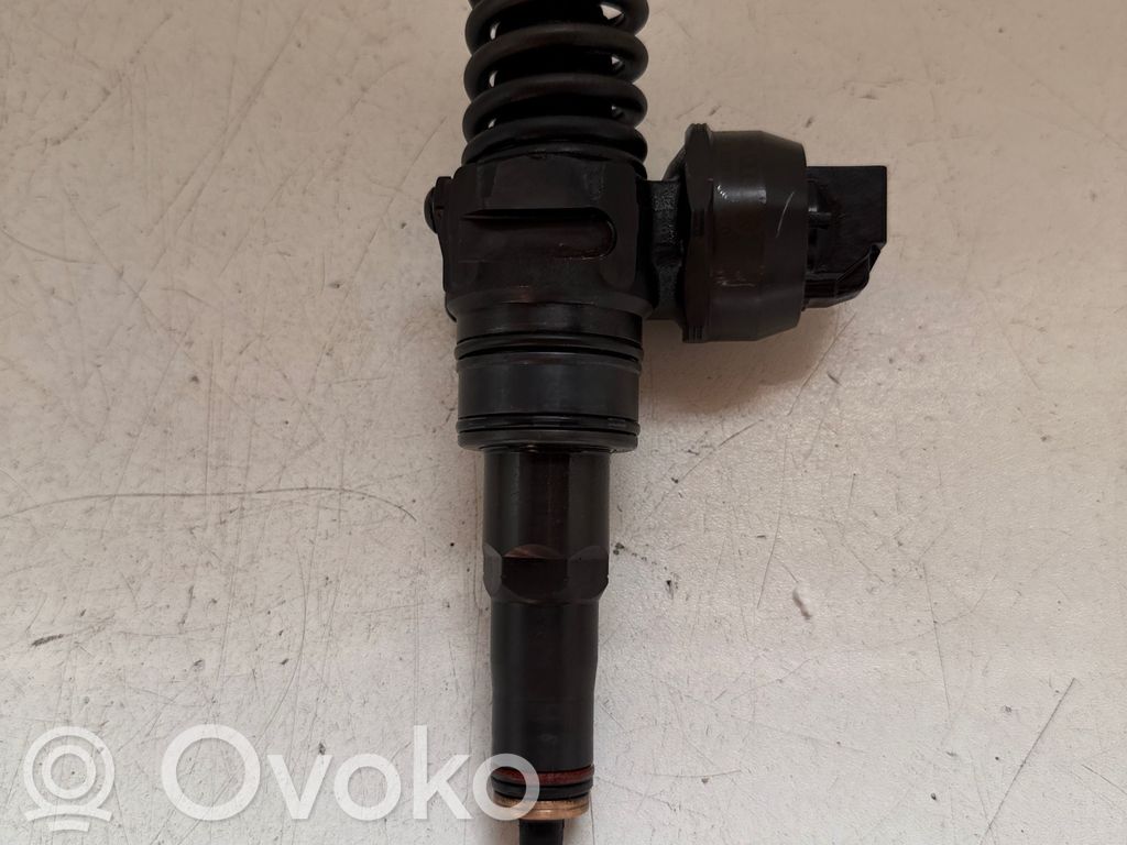 Inyector de combustible   038330073AG