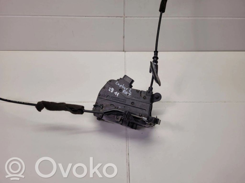 Renault Captur Rear door lock 