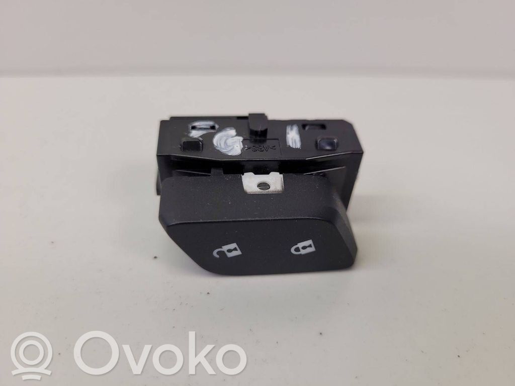 Opel Astra K Botón interruptor de bloqueo de puertas 