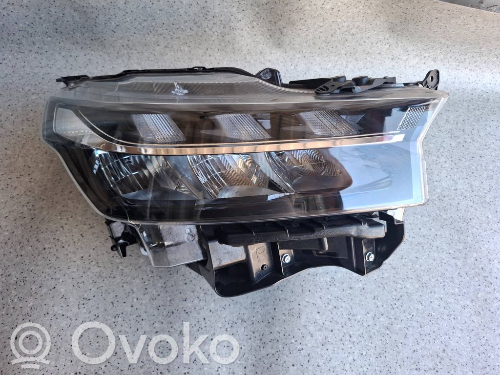 Suzuki SX4 S-Cross Lampa przednia 