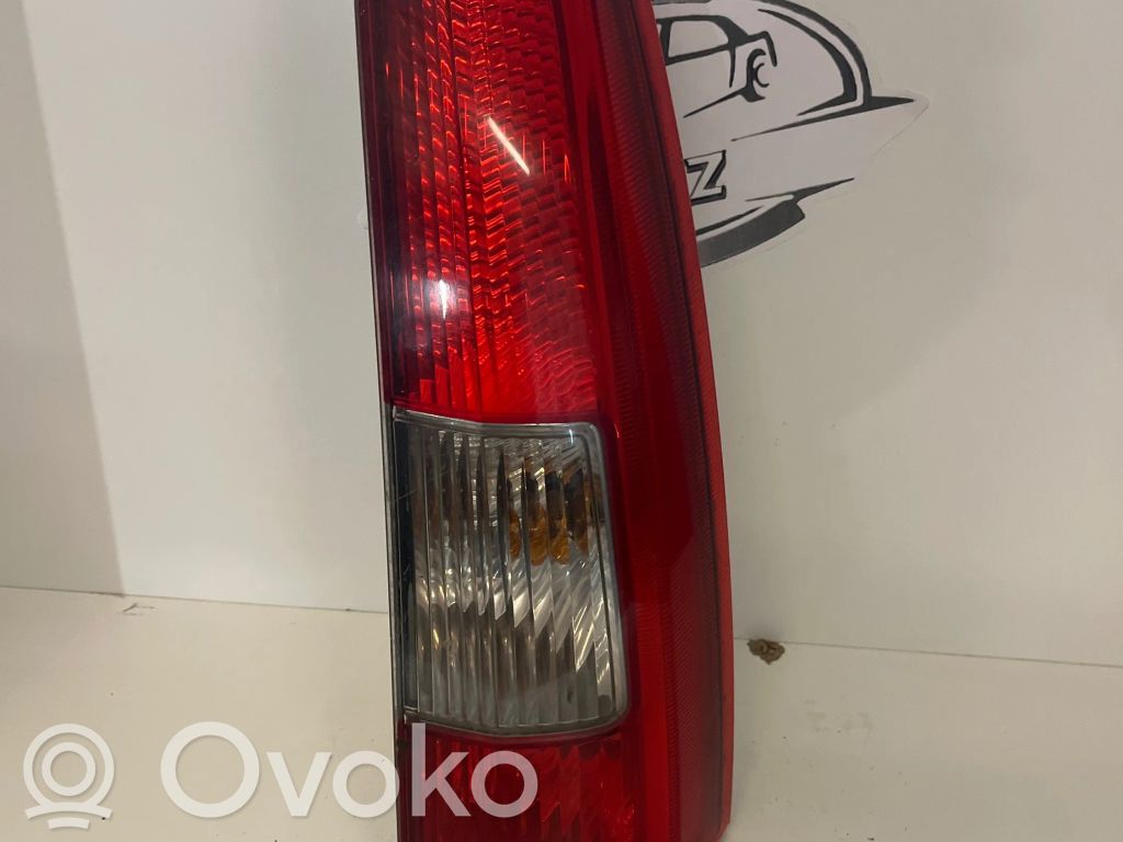 Volvo V70 Aizmugurējais lukturis virsbūvē 