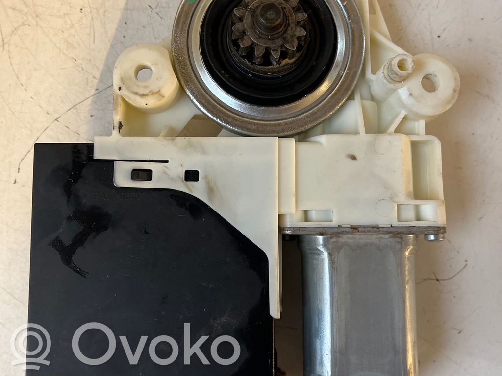 Volvo V50 Front door window regulator motor 