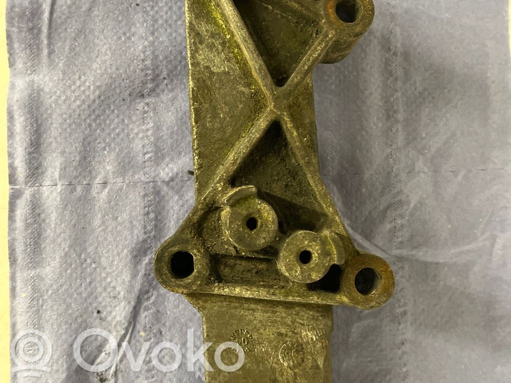 Engine mounting bracket   8200213875