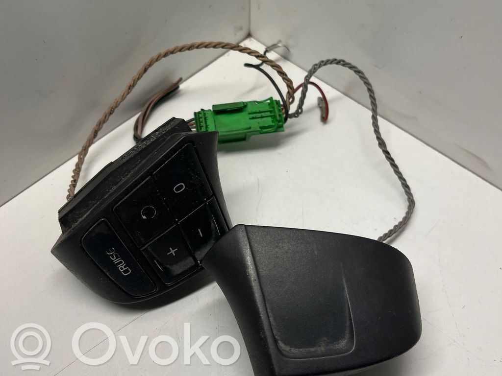 Volvo V50 Steering wheel buttons/switches 