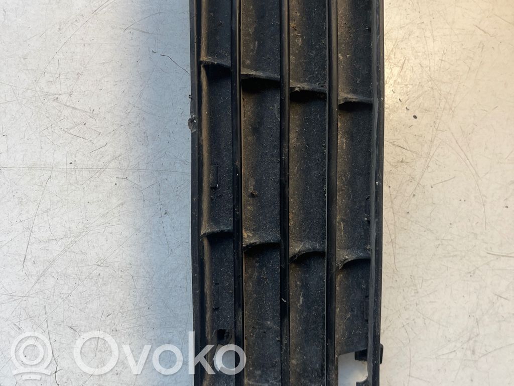 Audi A4 S4 B5 8D Etusäleikkö 