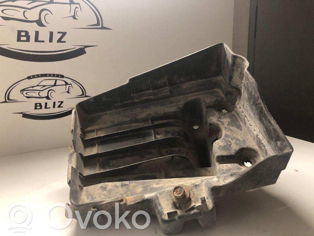 Dodge Caliber Akkulaatikon alusta 