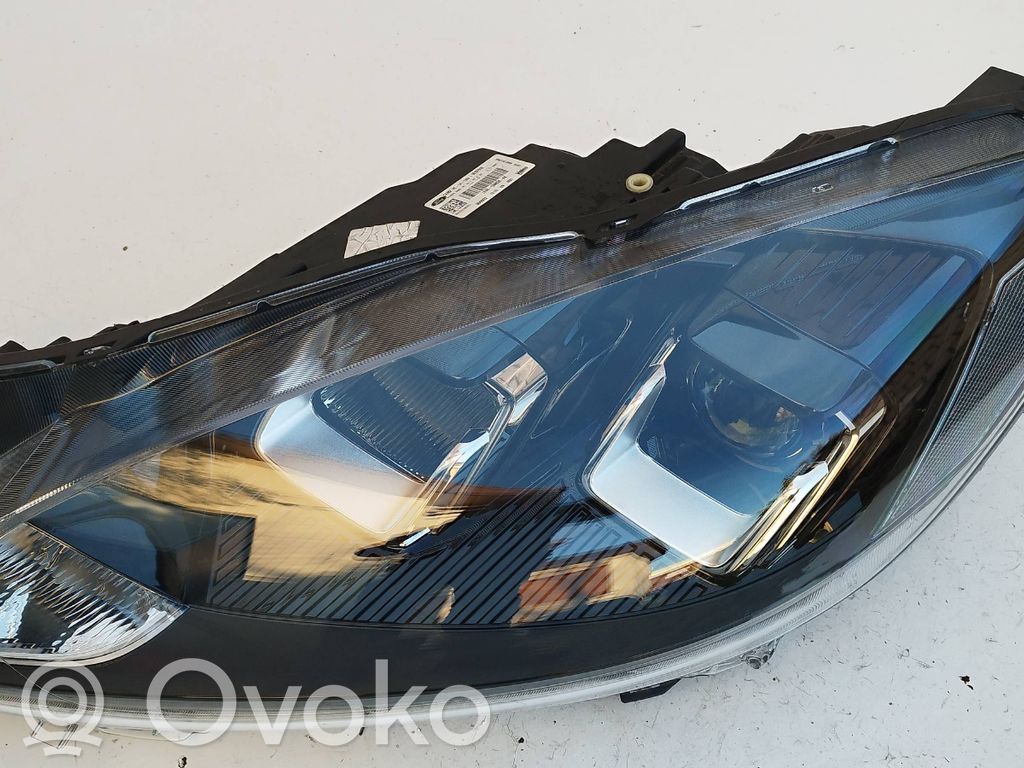 Ford Kuga III Phare frontale 