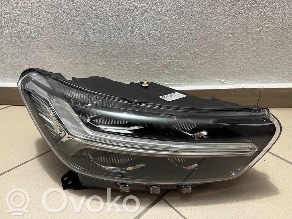 Volvo XC40 Scheinwerfer 