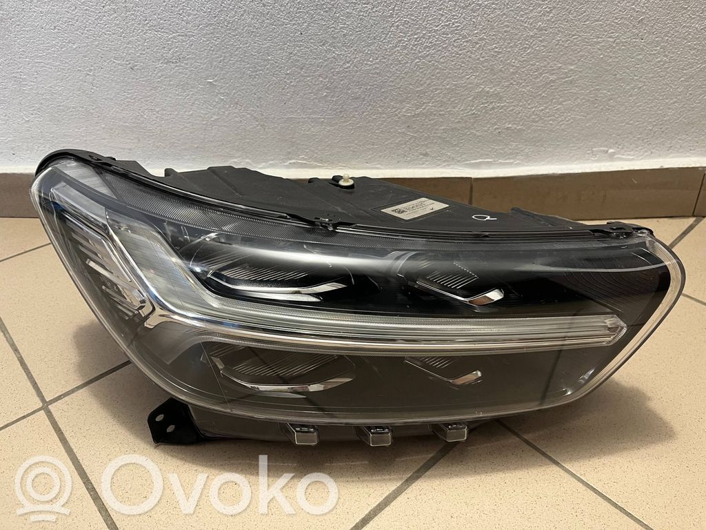 Volvo XC40 Scheinwerfer 