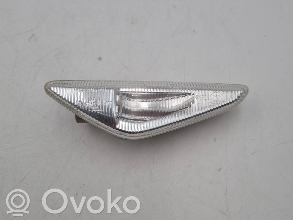Front fender indicator light   7267977,7171007,135V07W