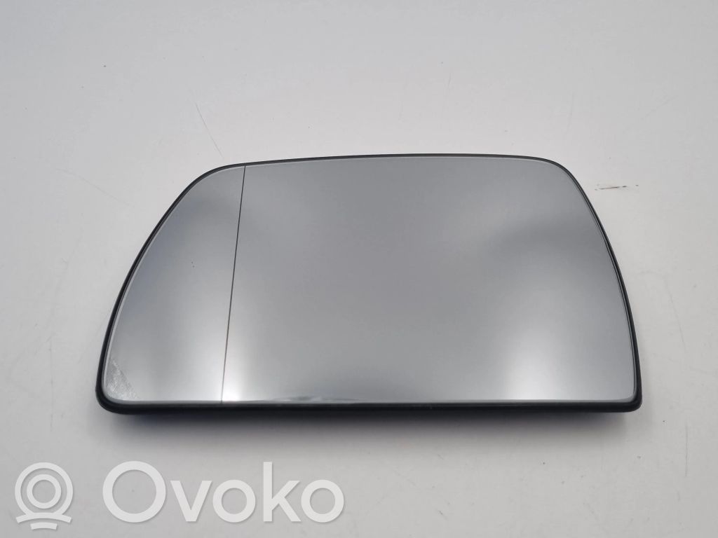 BMW X3 E83 Spoguļa stikls 