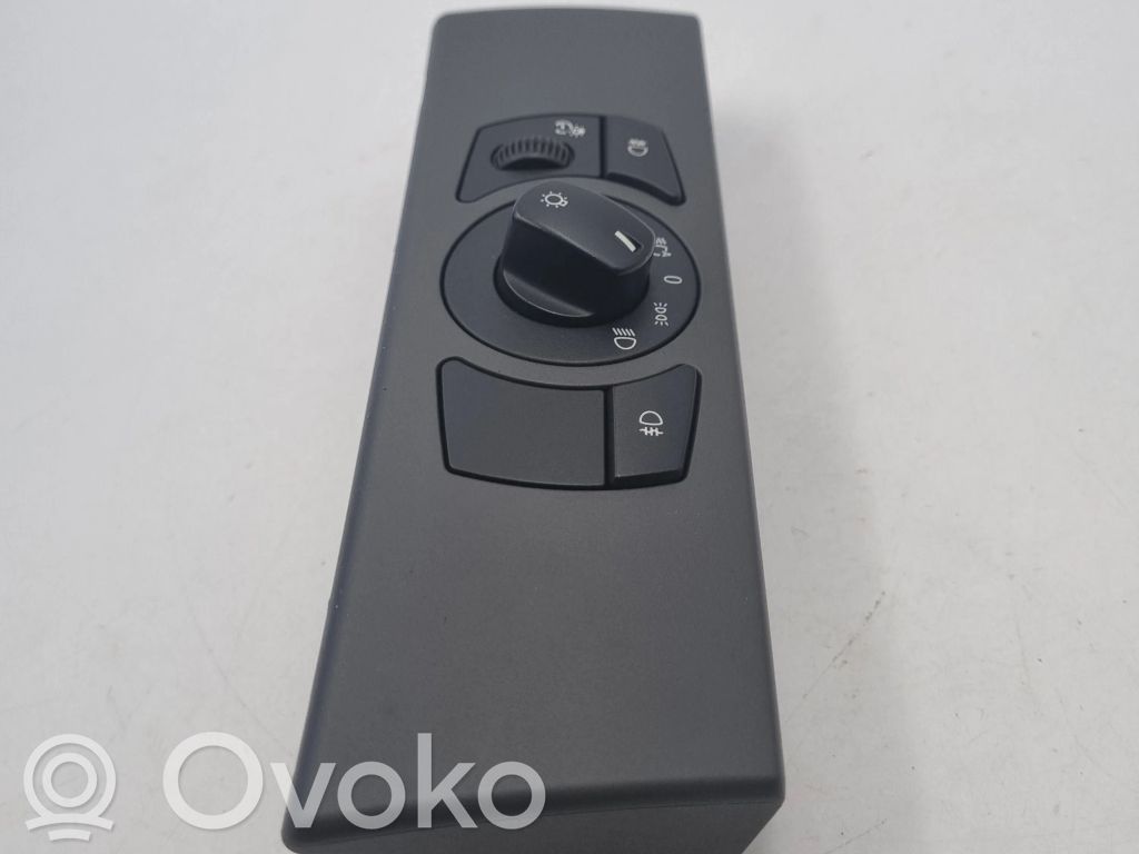 Light switch   33290404,6953736,014925,3328020100,6925252,6925260