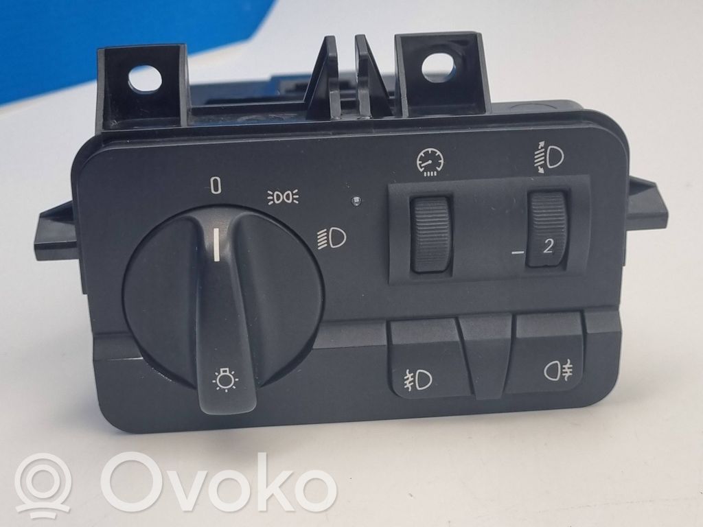 Light switch   6919828,61316919828,037239061,0108977