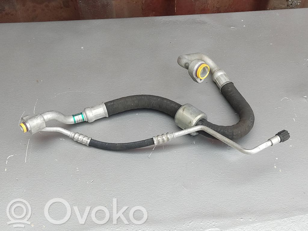 BMW 1 E81 E87 Ilmastointilaitteen putki (A/C) 