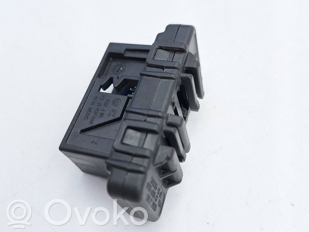 BMW 2 F46 Other engine bay part 