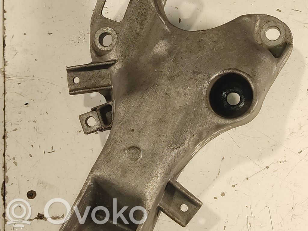 BMW X5 E70 Engine mounting bracket 