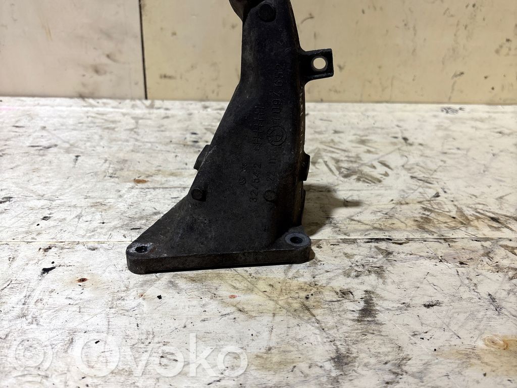 BMW 3 E46 Engine mounting bracket 