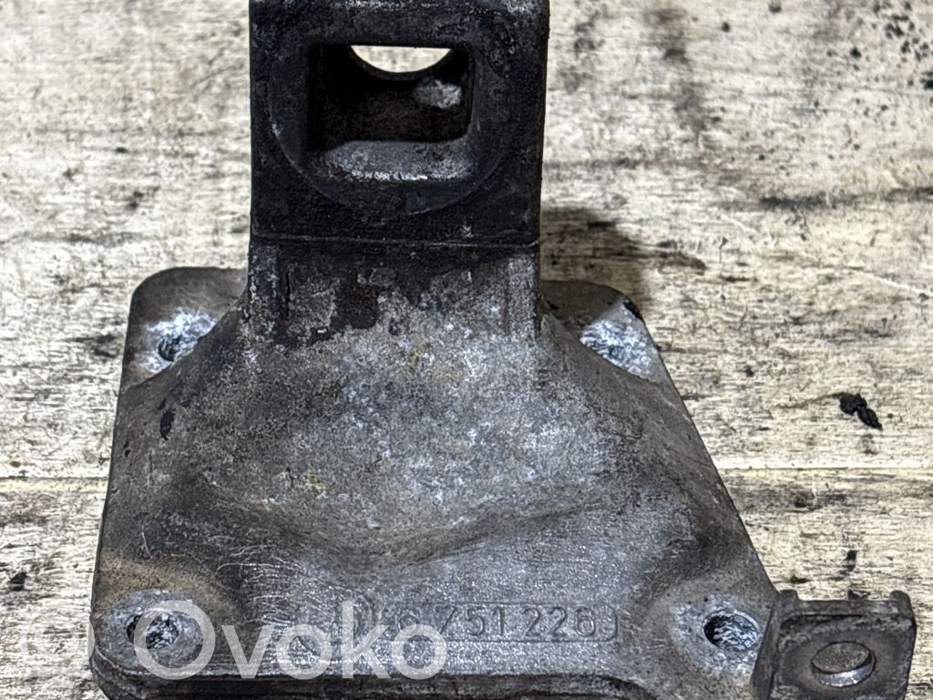 BMW 5 E39 Engine mounting bracket 