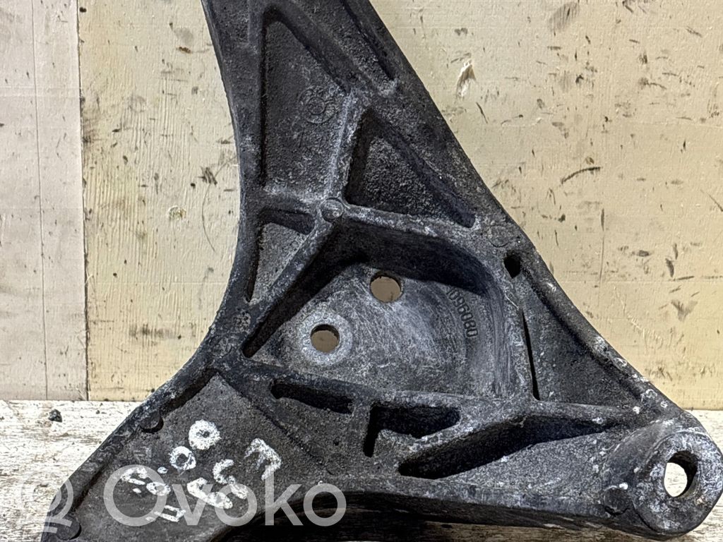 BMW 5 E39 Engine mounting bracket 