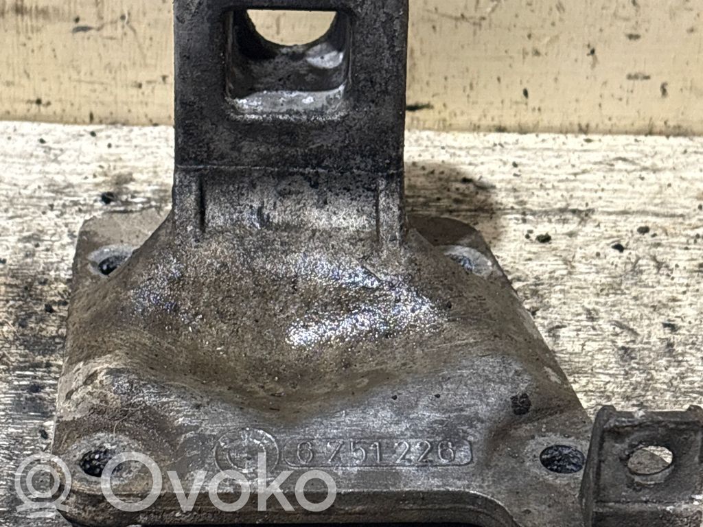 BMW 5 E39 Engine mounting bracket 
