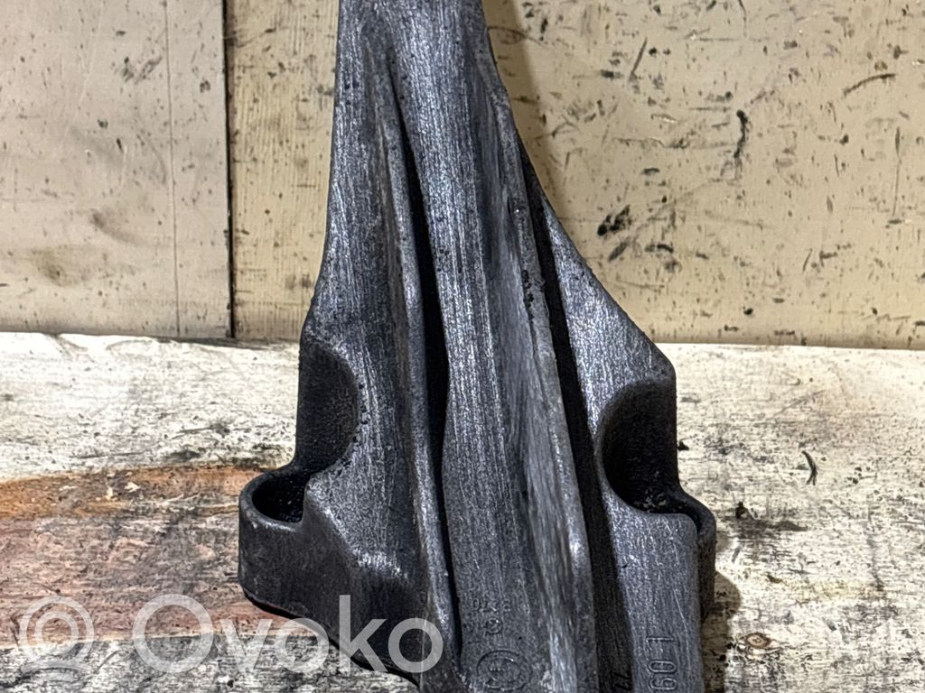 BMW 5 E39 Engine mounting bracket 