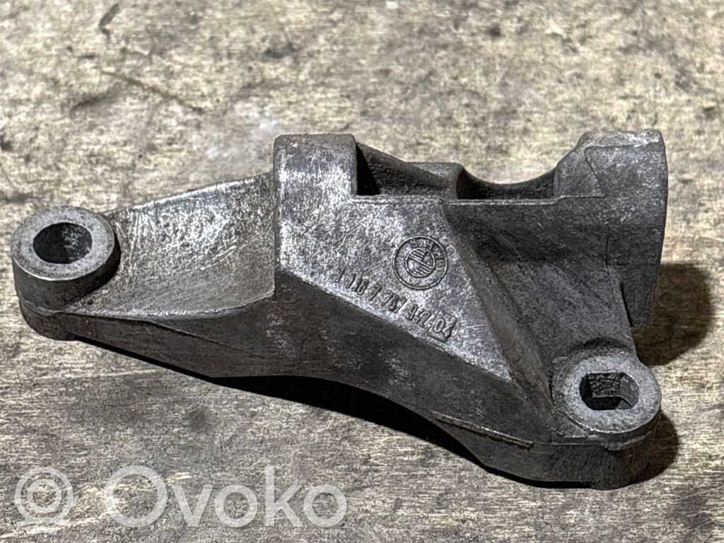BMW 3 E46 Engine mounting bracket 