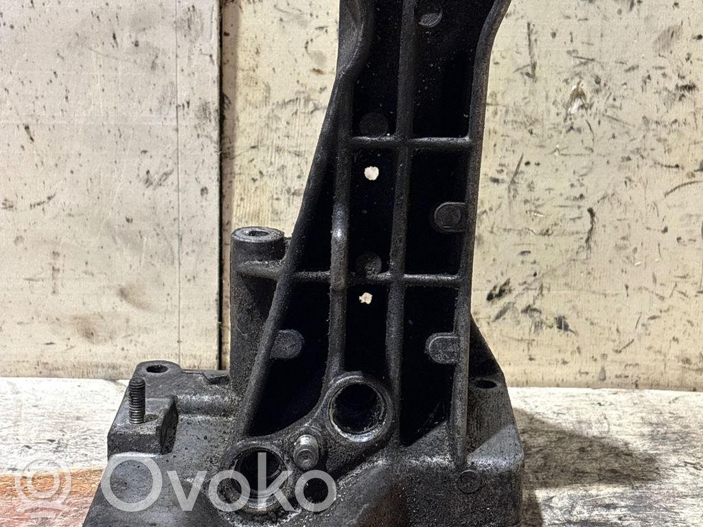 Engine mounting bracket   1745741,22121745741