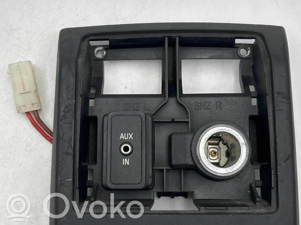BMW X3 E83 AUX-pistokeliitin 