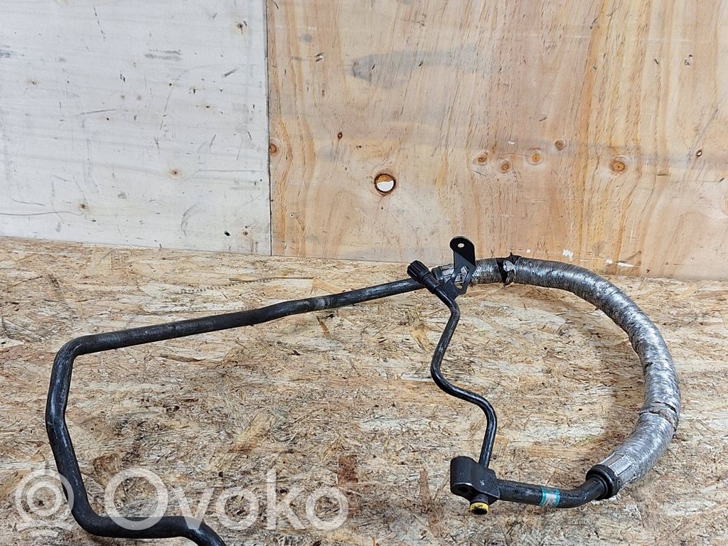 BMW 3 E46 Ilmastointilaitteen putki (A/C) 