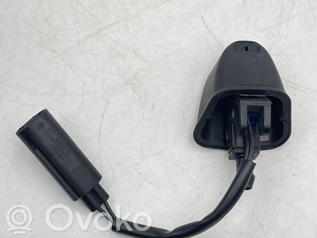BMW 3 E90 E91 Windshield washer spray nozzle 
