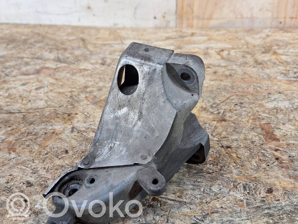 BMW X3 E83 Engine mounting bracket 