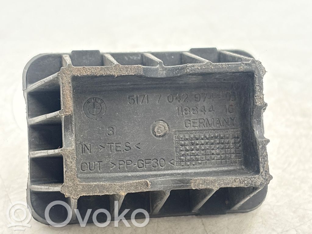 Jacking socket point   7042974,51717042974
