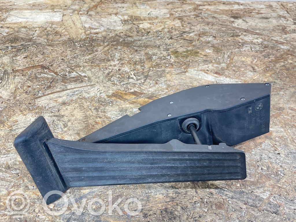 Accelerator throttle pedal   6762480,35406762480