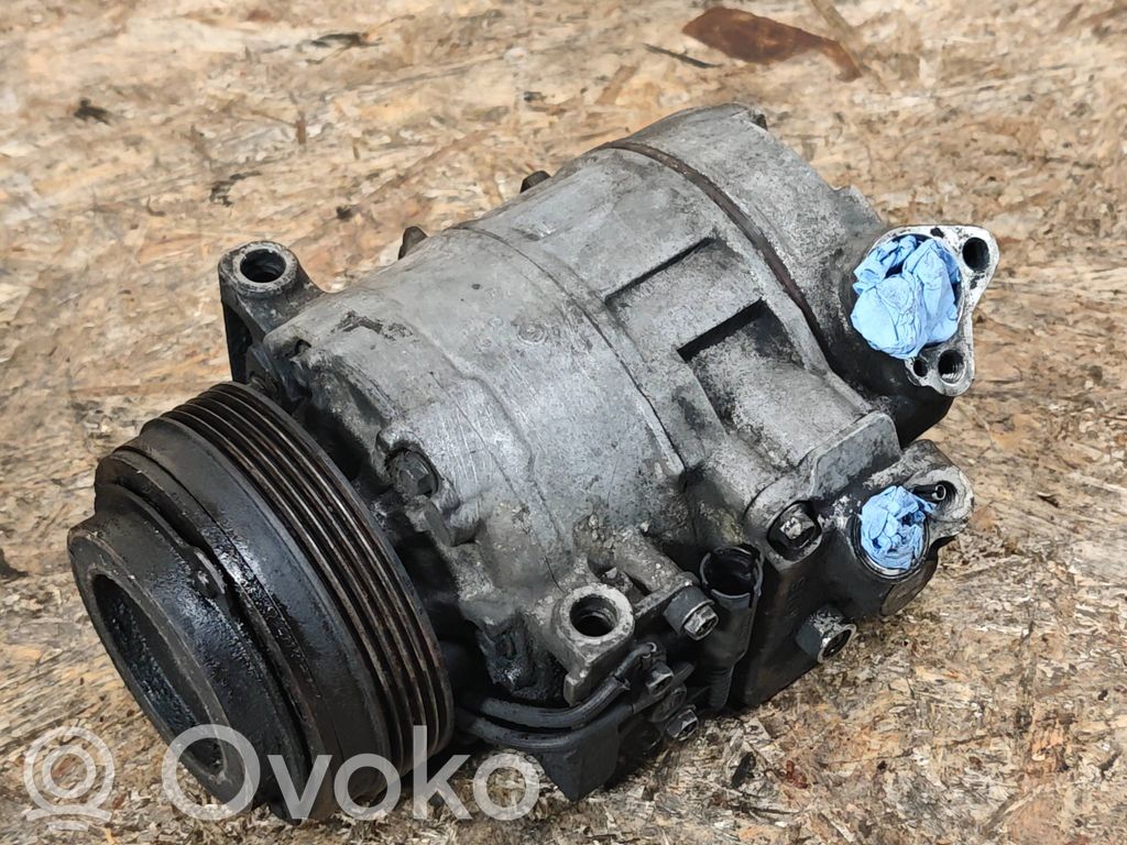BMW 5 E39 Ilmastointilaitteen kompressorin pumppu (A/C) 