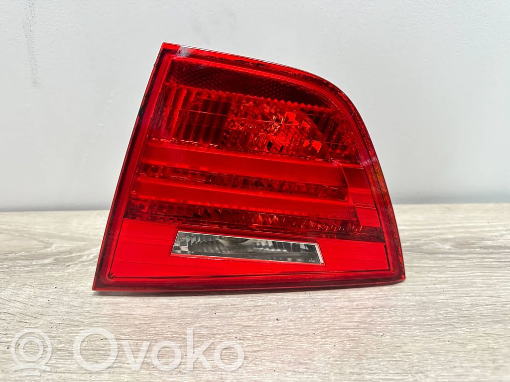 BMW 3 E90 E91 Aizmugurējais lukturis pārsegā 