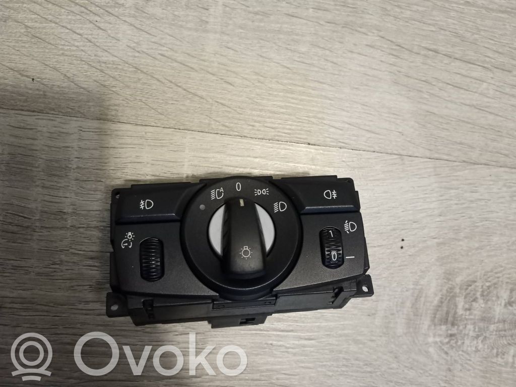 Light switch   6988555,33295101,3009031061773