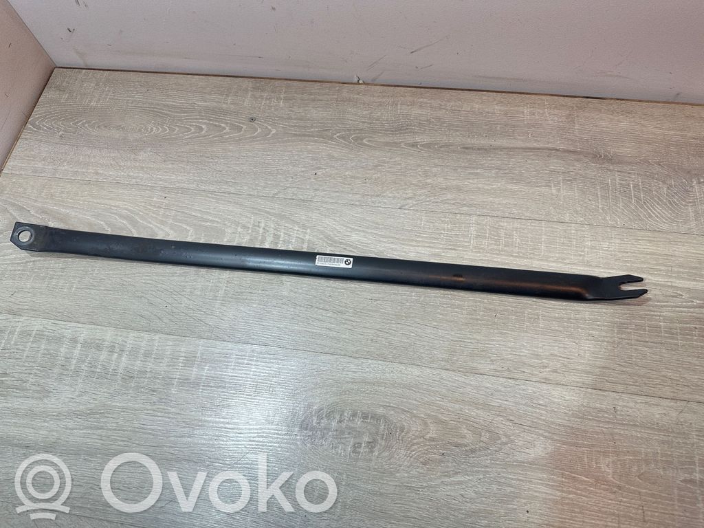 BMW 1 E81 E87 Cita veida dzinēja nodalījuma detaļa 