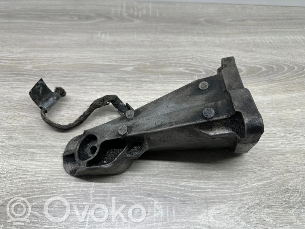 BMW 5 E60 E61 Engine mounting bracket 