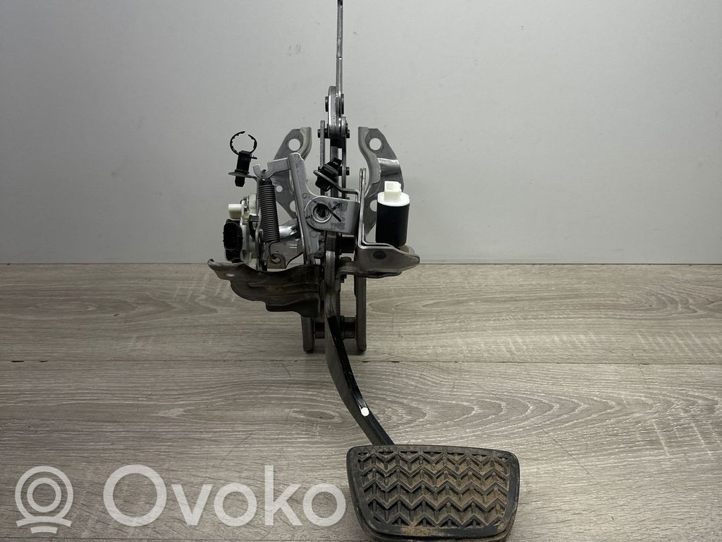 Toyota RAV 4 (XA50) Тормозная педаль 
