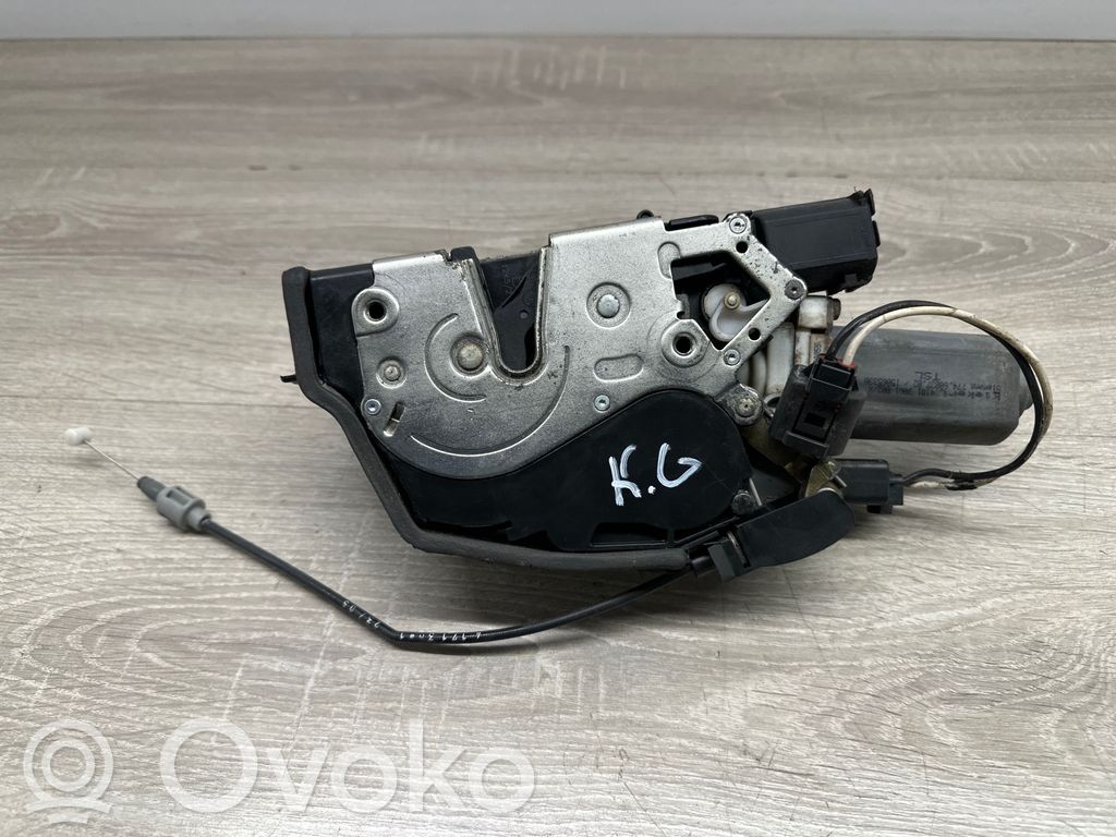 BMW 7 E65 E66 Aizmugurē slēdzene 