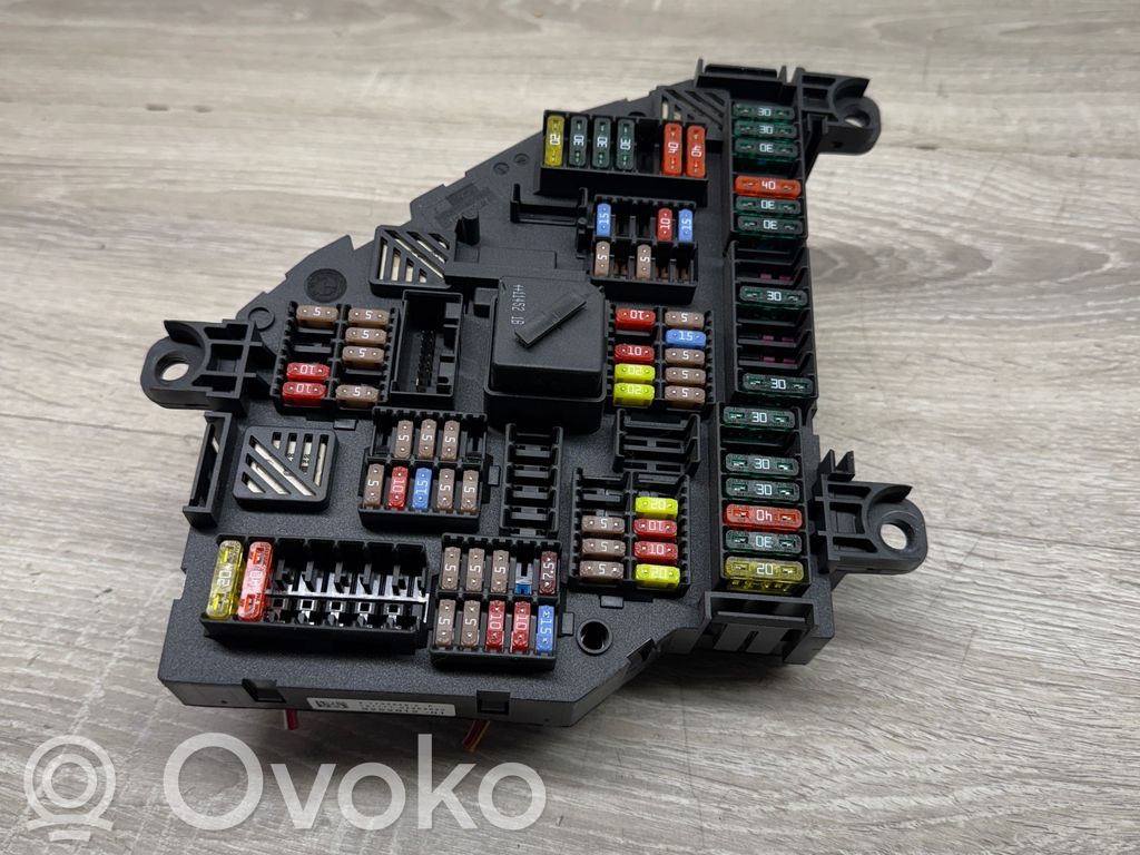 BMW 7 F01 F02 F03 F04 Fuse module 