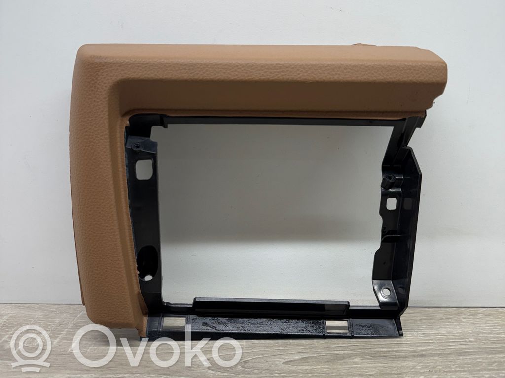 BMW 7 F01 F02 F03 F04 Tavaratilan etulokeron etuosa 