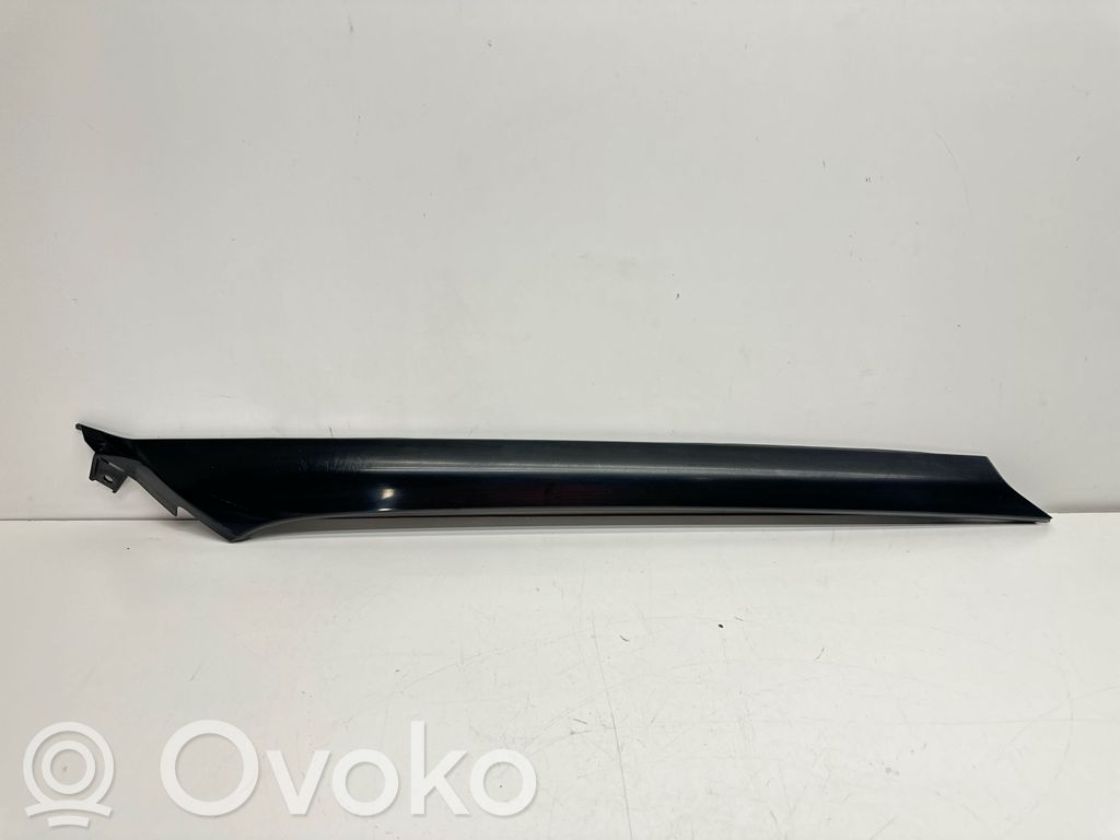 Windshield trim   C8C9A7983