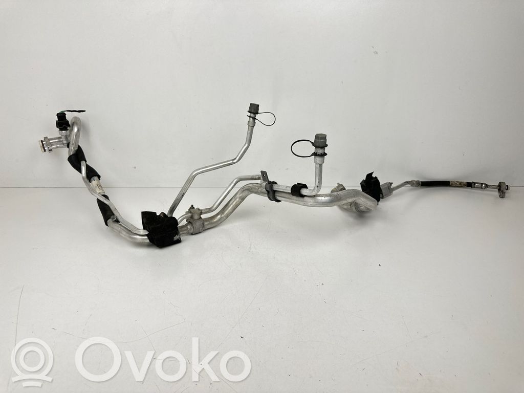Ilmastointilaitteen putki (A/C)   BJ3219E932AA